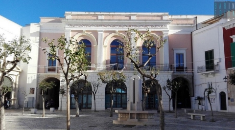 Monopoli, nel centro storico c'� un gioiello "moderno": � la nuova biblioteca civica